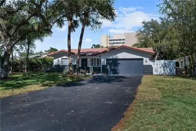 807 NW 7th St, Boca Raton: photo 1 of 27