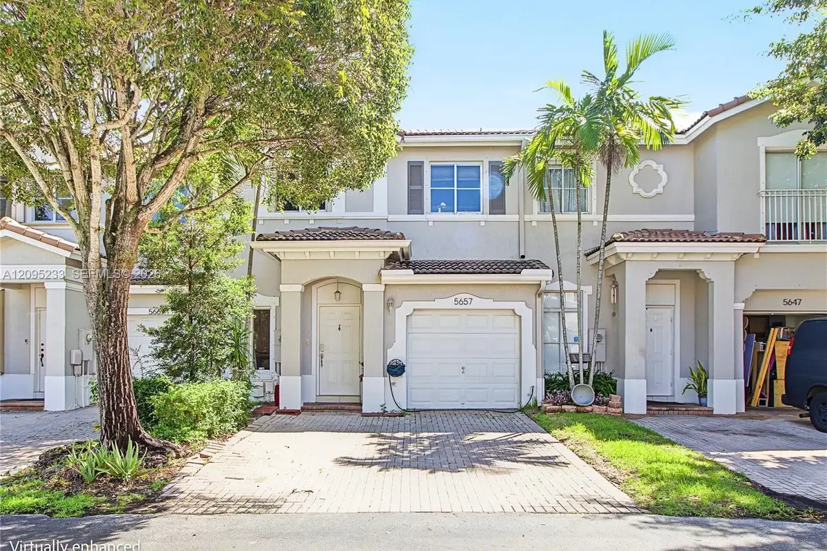 5657 NW 113th Ave, Doral: photo 1 of 23