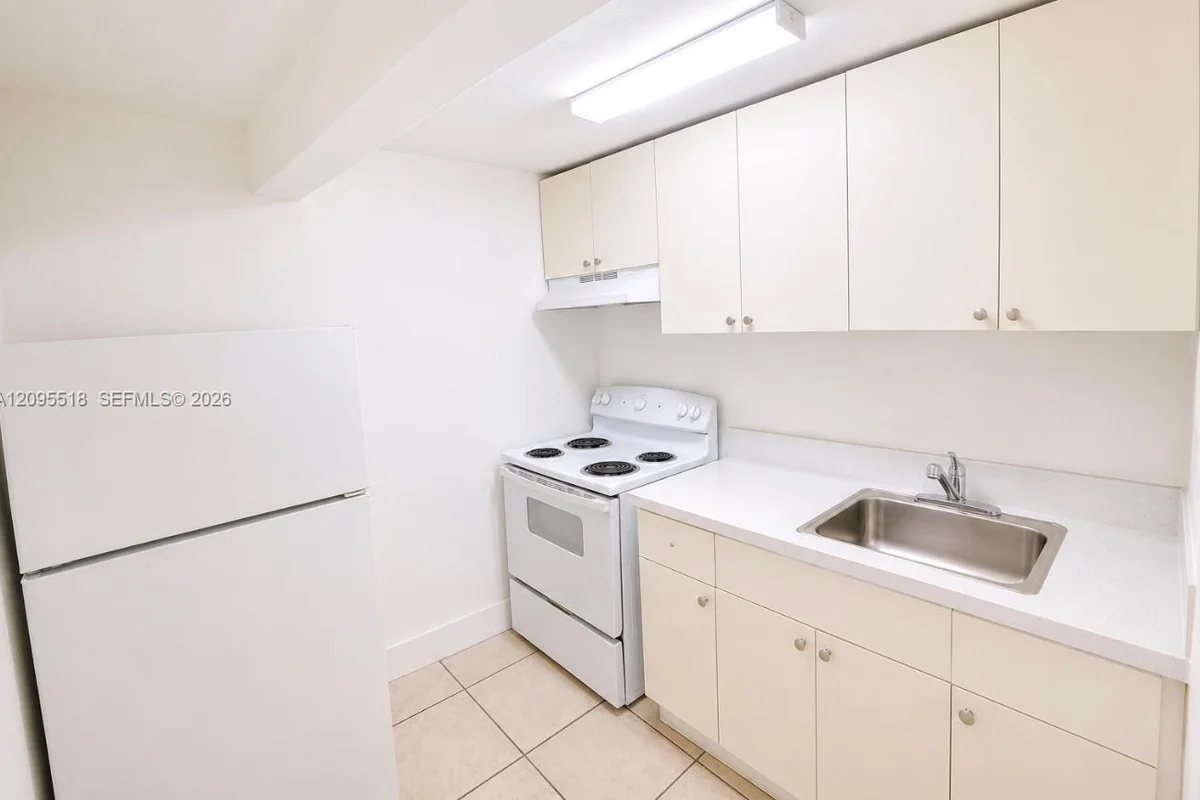 2300 W Flagler St #21A, Miami: photo 1 of 10
