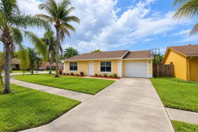 6117 Blue Grass Cir, Lake Worth: photo 1 of 29