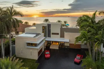 360 Harbor Dr, Key Biscayne: photo 1 of 86