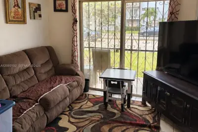 6820 W Flagler St #103, Miami: photo 1 of 10