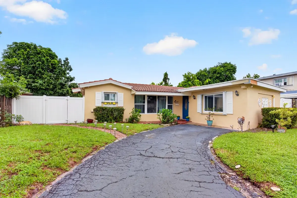 3550 NW 33rd Ter W, Lauderdale Lakes: photo 1 of 33