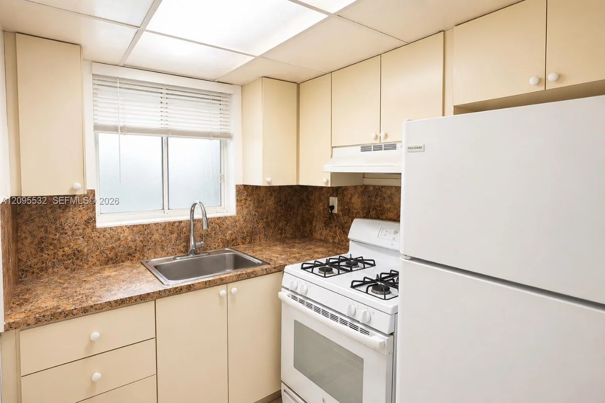 2799 E 4th Ave #7, Hialeah: photo 1 of 7