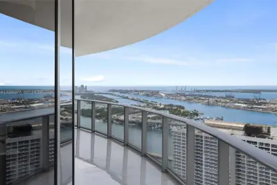 488 NE 18th St #4900, Miami: photo 1 of 55