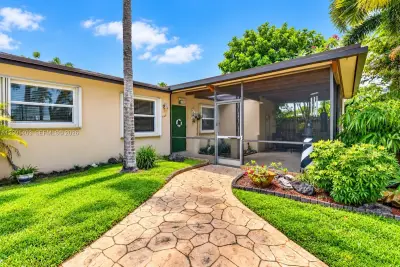 7140 Meade St, Hollywood: photo 1 of 43