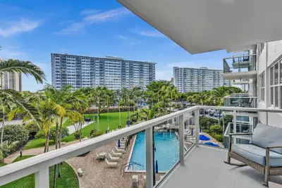 3300 NE 36th St #420, Fort Lauderdale: photo 1 of 52