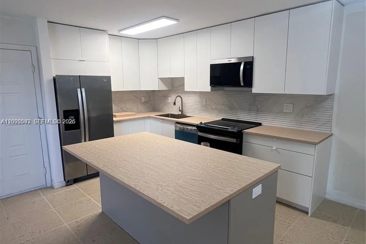 4780 NW 102nd Ave #102-11, Doral: photo 1 of 15