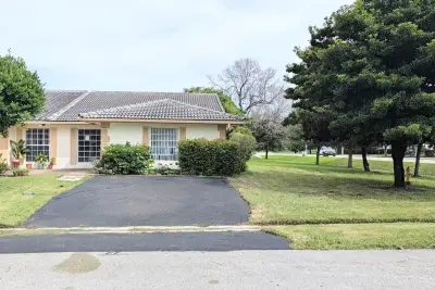 11001 NW 44th St #EAST, Coral Springs: photo 1 of 17