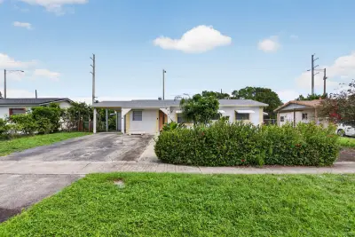 631 SW 10th Ct, Deerfield Beach: photo 1 of 22