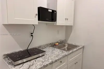 2804 NW 7th Ct, Fort Lauderdale: photo 1 of 7