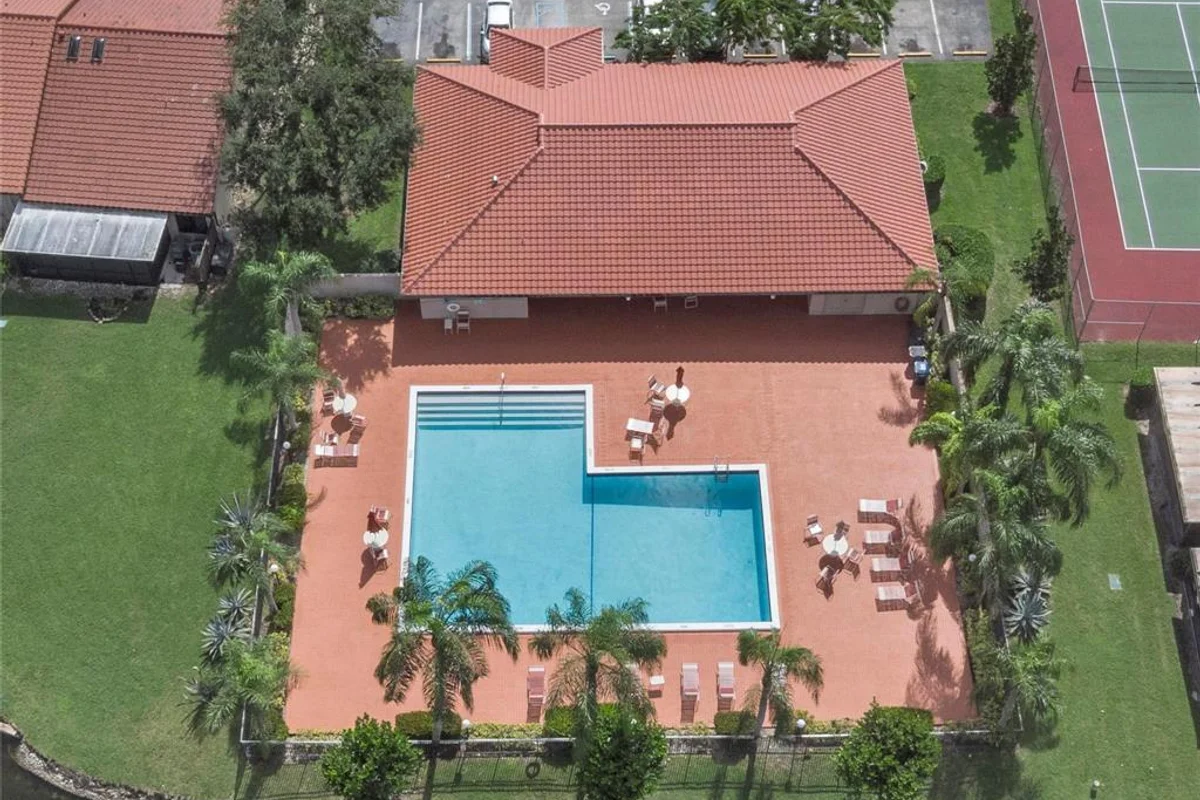 3003 La Mirage Dr, Lauderhill: photo 1 of 33