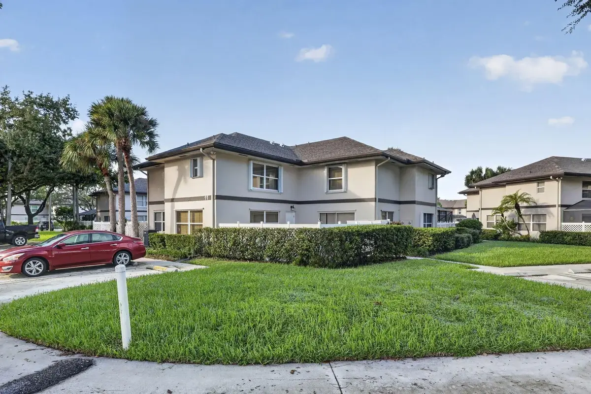 11 Amherst Ct #D, Royal Palm Beach: photo 1 of 24