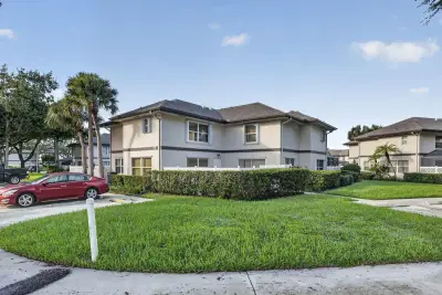11 Amherst Ct #D, Royal Palm Beach: photo 1 of 24