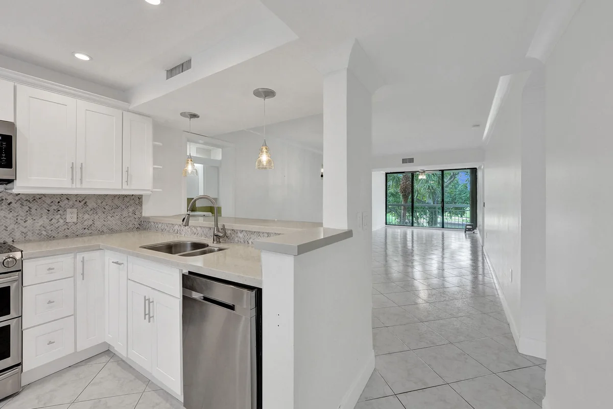 6169 Balboa Cir #306, Boca Raton: photo 1 of 47
