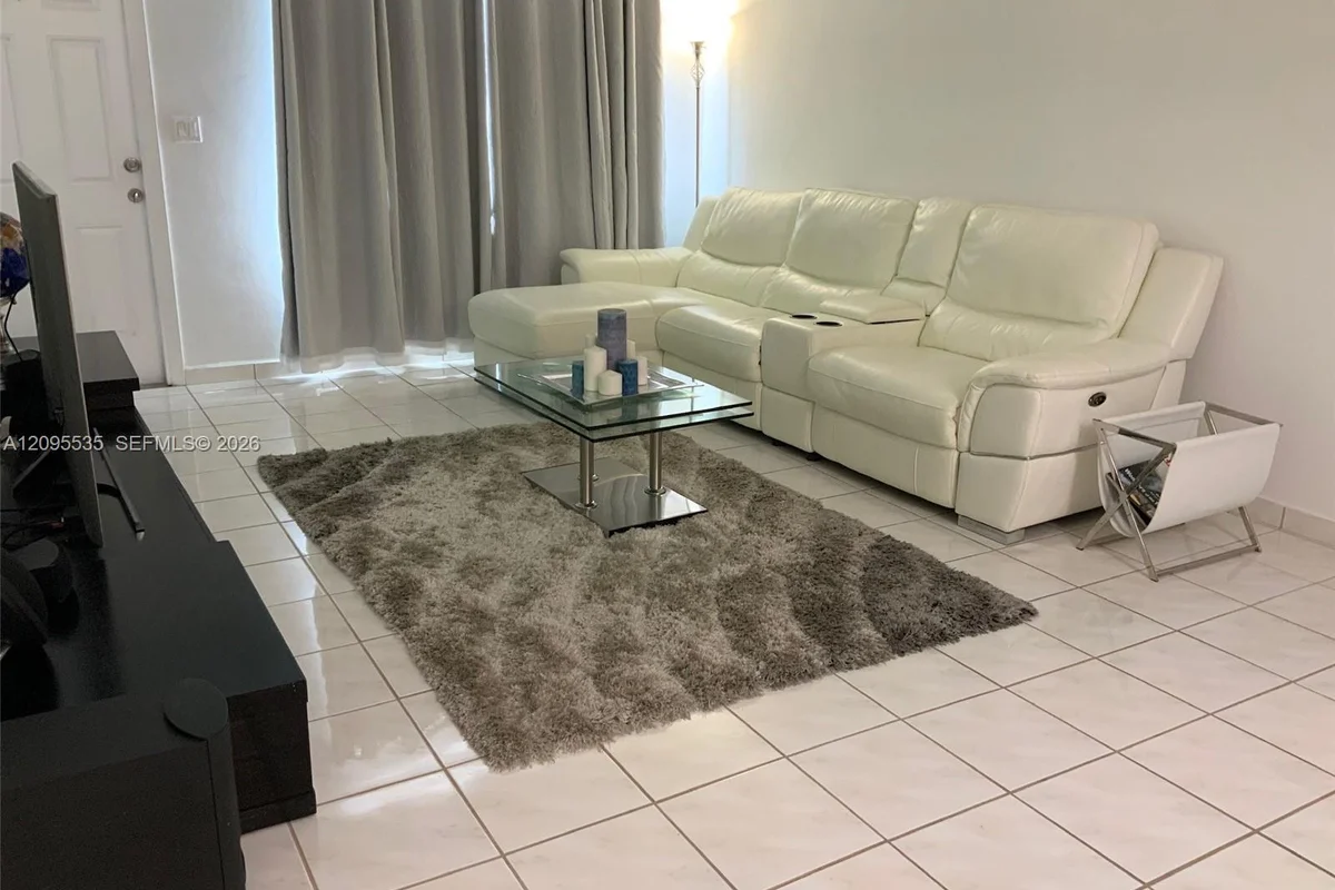 1130 11th St #3E, Miami Beach: photo 1 of 23