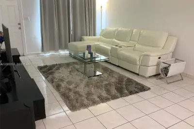 1130 11th St #3E, Miami Beach: photo 1 of 23