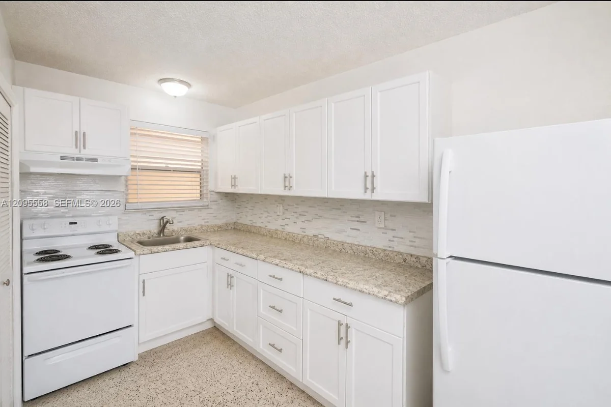 3501 W 11th Ave #213, Hialeah: photo 1 of 9