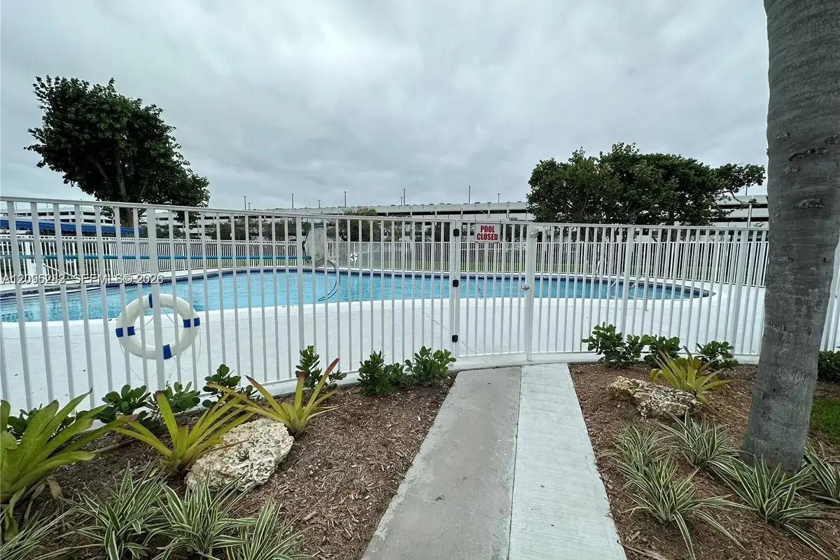 7410 SW 82nd St #K210, Miami: photo 1 of 27