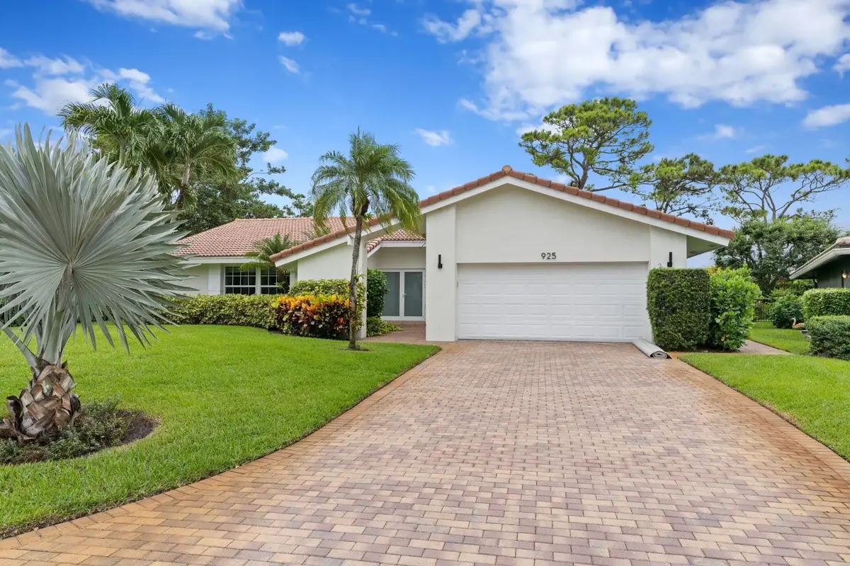 925 Foxpointe Cir, Delray Beach: photo 1 of 21
