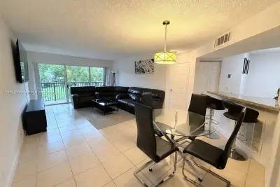 8741 Wiles Rd #204, Coral Springs: photo 1 of 11