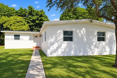 3001 SW 23rd Ter, Miami: photo 1 of 11