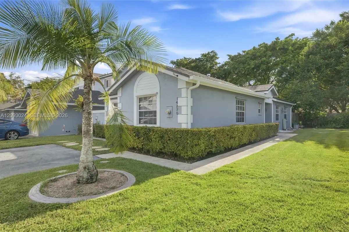14270 SW 97th Ter, Miami: photo 1 of 39