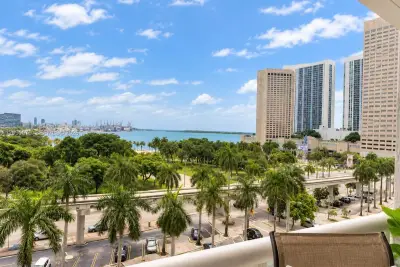 50 Biscayne Blvd #705, Miami: photo 1 of 10