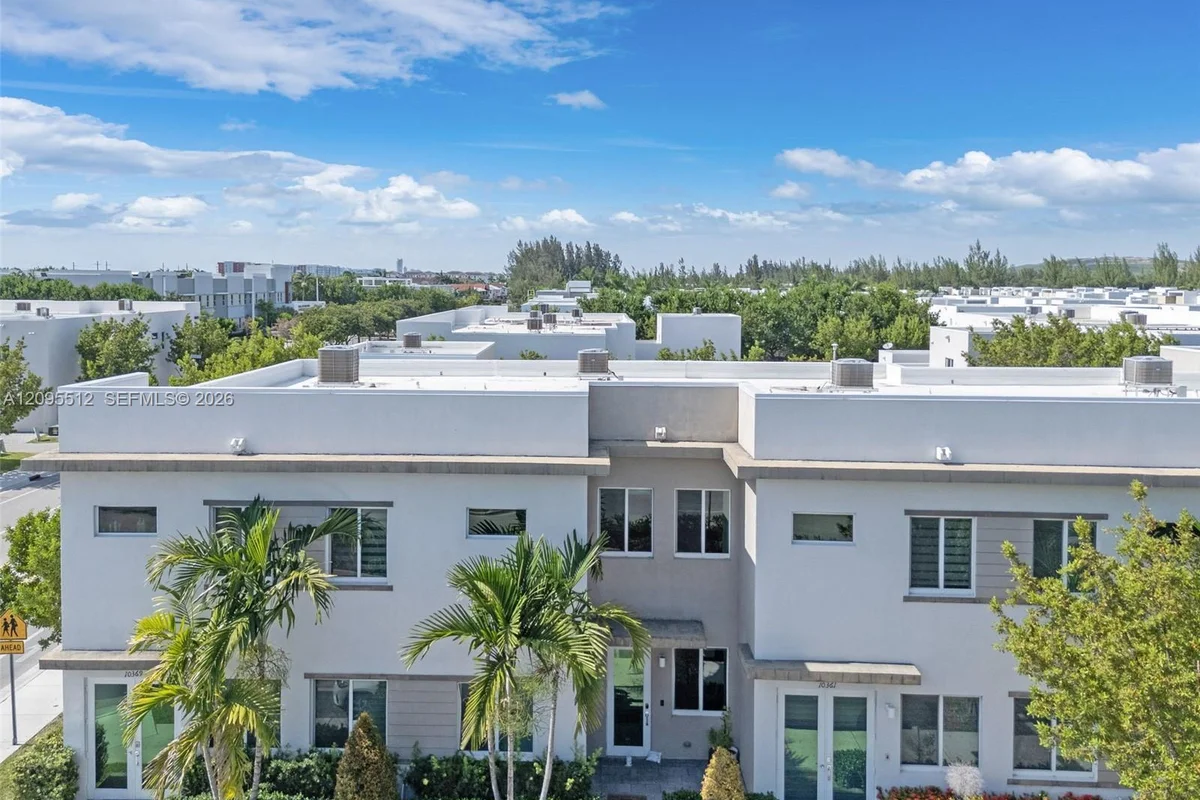 10365 NW 66th St, Doral: photo 1 of 16