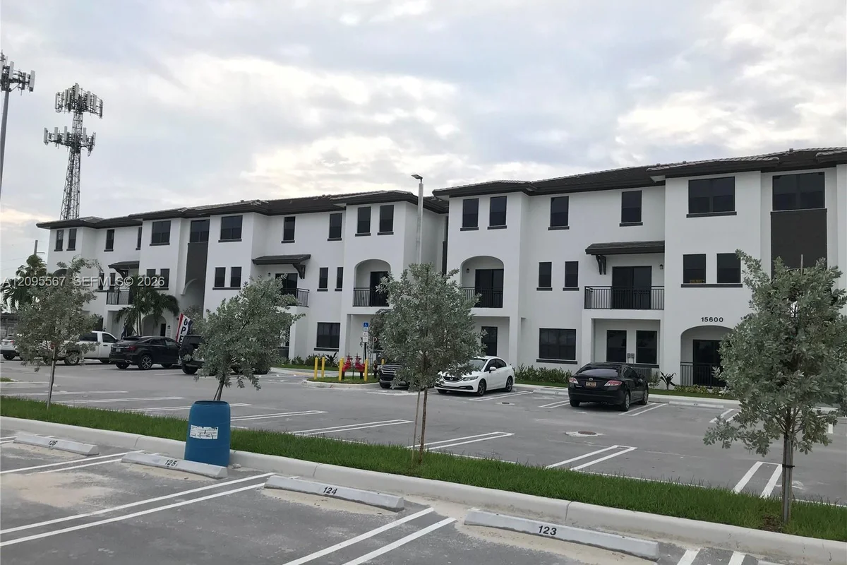 15600 SW 136 St #104, Miami: photo 1 of 16