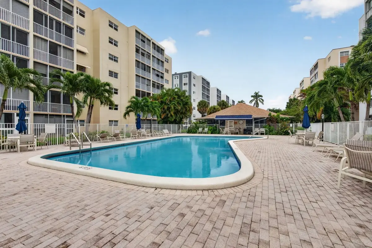 620 NE 12th Ave #202, Hallandale Beach: photo 1 of 13