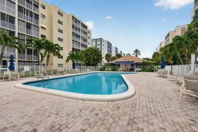 620 NE 12th Ave #202, Hallandale Beach: photo 1 of 13