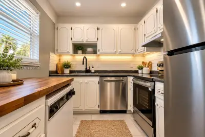 180 Saxony D, Delray Beach: photo 1 of 17