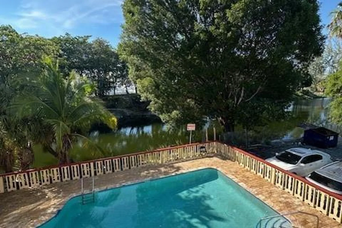 4265 NW Tamiami Canal Dr #1-312, Miami: photo 1 of 15