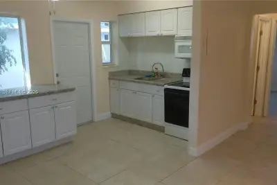 1926 Rodman St #1, Hollywood: photo 1 of 8