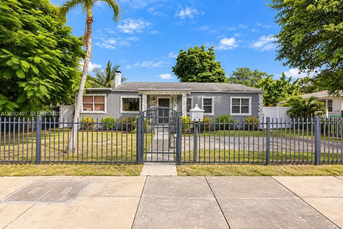 931 Opa Locka Blvd, Miami: photo 1 of 15