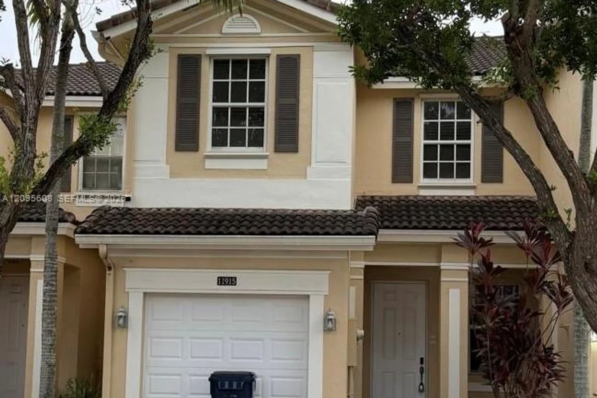 11915 SW 153rd Ct, Miami: photo 1 of 13