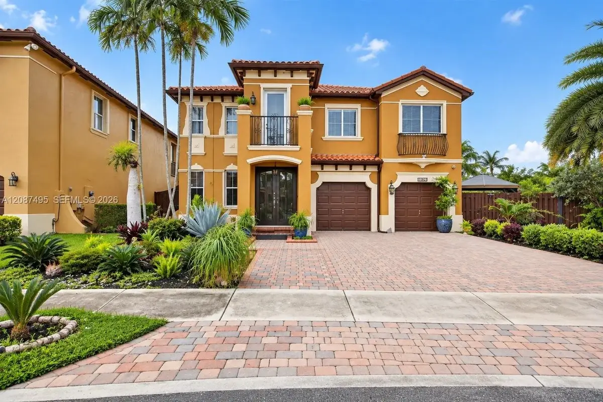 2644 SW 152nd Pl, Miami: photo 1 of 37