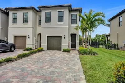 4825 Chantilly Rd, Lake Worth: photo 1 of 23