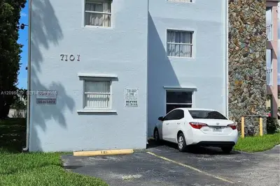 7101 SW 89th Ct #101, Miami: photo 1 of 11