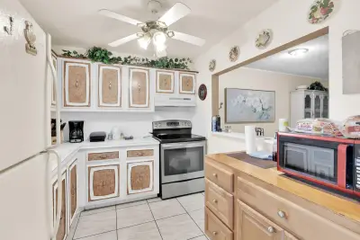711 Lori Dr #204, Palm Springs: photo 1 of 34