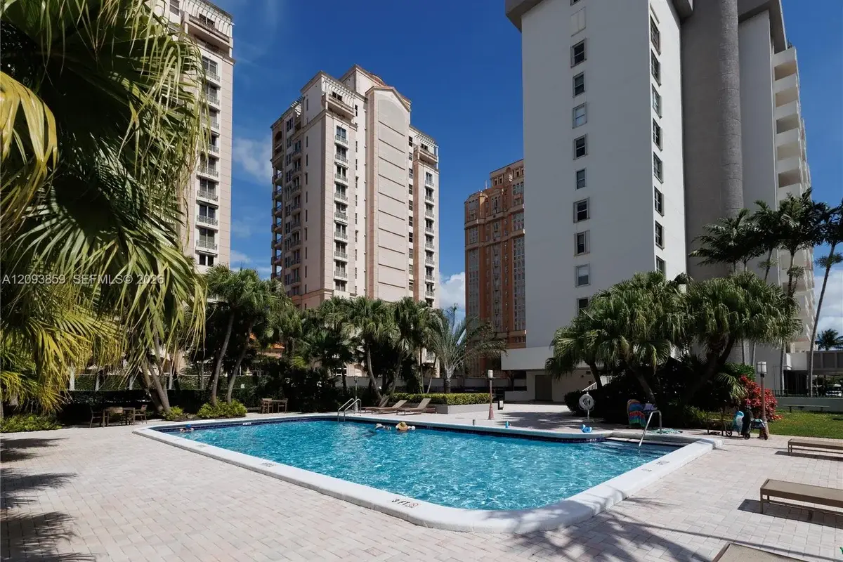 625 Biltmore Way #203, Coral Gables: photo 1 of 16