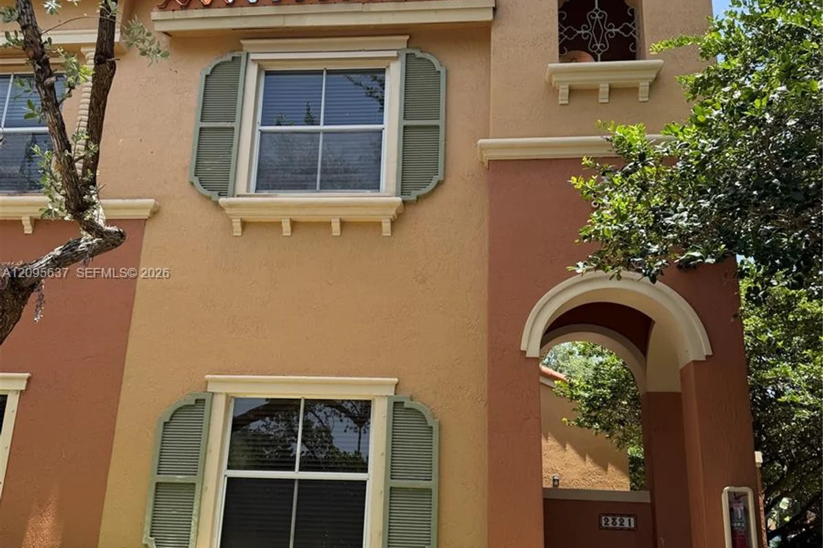 2321 Mariner Ct, Dania Beach: photo 1 of 10