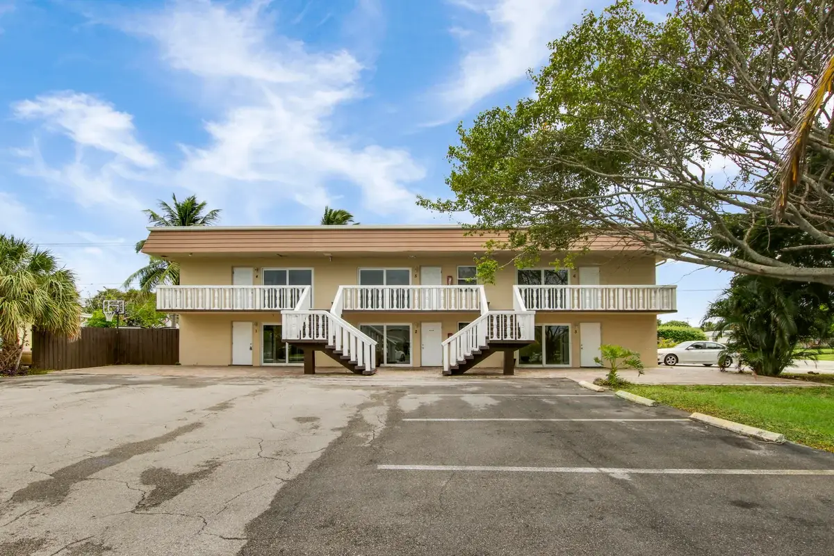 593 Palmetto Dr #1, West Palm Beach: photo 1 of 7