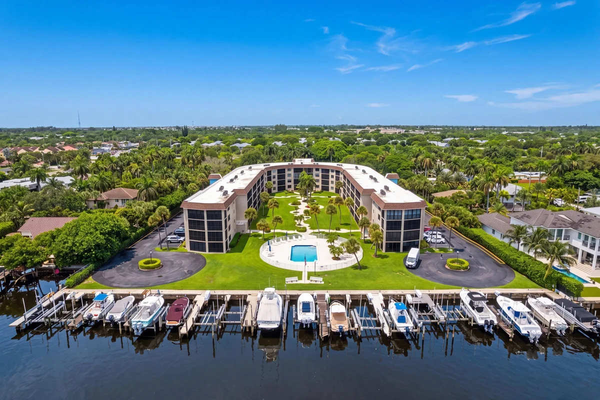 2424 N Federal Hwy #305, Boynton Beach: photo 1 of 19