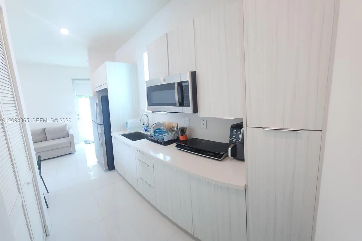 6611 NW 102nd Path, Doral: photo 1 of 13