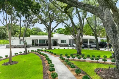 6750 SW 74th St, South Miami: photo 1 of 78