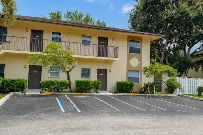 3728 NW 91st Ln, Sunrise: photo 1 of 1