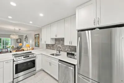 193 Lake Evelyn Dr, West Palm Beach: photo 1 of 32