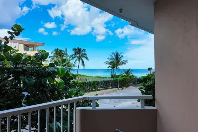 Condo in Hallandale Beach: photo 1 of 23